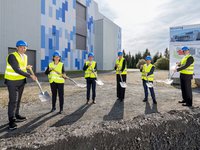 Spatenstich in Neuhaus am Rennweg