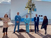 So gut wie die Bäume, die anlässlich des Richtfestes gepflanzt wurden, soll sich auch der neue Standort von Papacks entwickeln. 