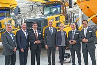 Feierliche Eröffnung mit Gary Bell (2. v.r.), Minister Tiefensee (Mitte) u.a. 