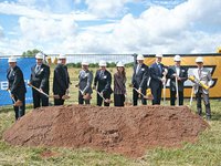Groundbreaking ceremony at Bell’s site in the industrial area Eisenach-Kindel with State Secretary Valentina Kerst.