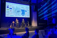 Herbert Stütz, Head of LEG department Economic Development, and Prof. Ortlepp, Managing Director of the CiS Research Institute for Microsensor Technology, at the conference dinner.