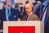 Holger Heyer, Director Investment Promotion, presents the business location in the center of Germany at the German-Japanese Forum during the Hannover Messe.