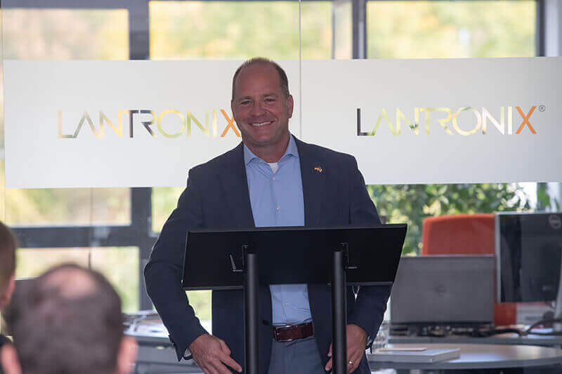 Lantronix-CEO Paul Pickle eröffnet das firmeneigene Design Center in Ilmenau. Bild: