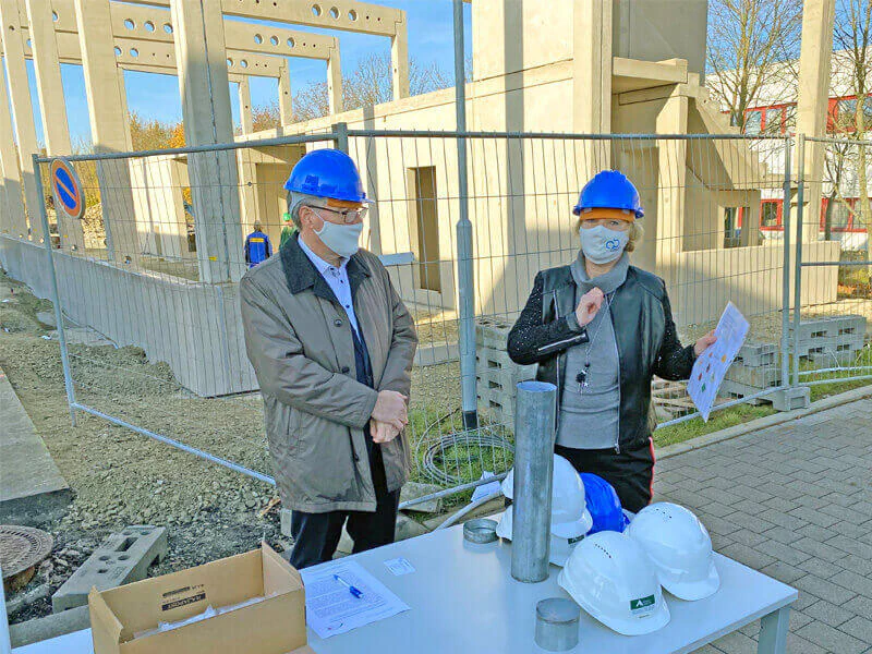 Der Grundstein für das neue Entwicklungszentrum ist gelegt. Der Grundstein für das neue Entwicklungszentrum ist gelegt.