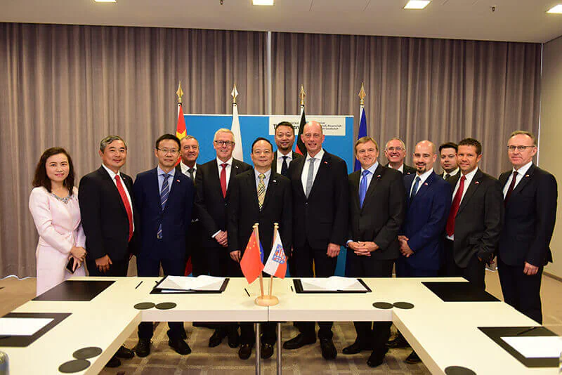 Vertreter von CATL, dem Thüringer Wirtschaftsministerium und der LEG Thüringen