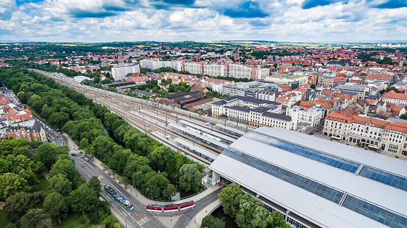 Thanks to the new ICE hub, more than 33,000 people arrive in Erfurt every day. Thanks to the new ICE hub, more than 33,000 people arrive in Erfurt every day.