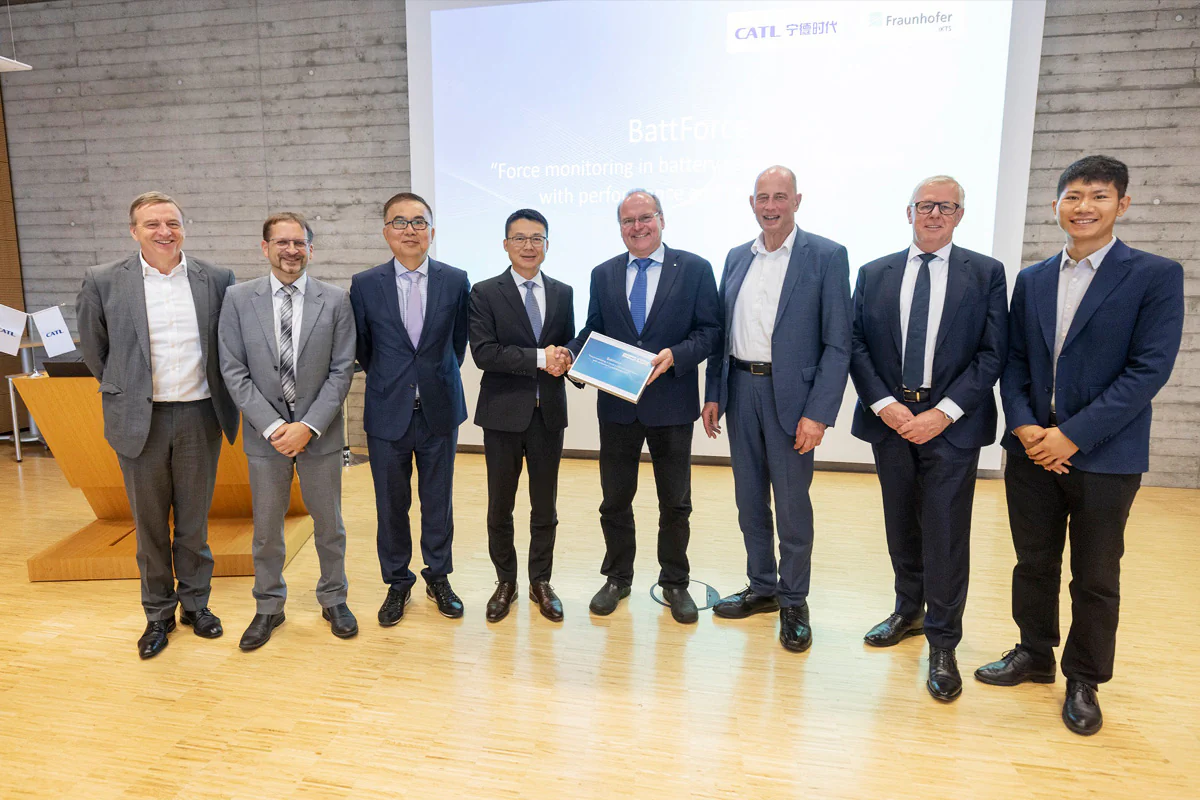 Die Deutsch-Chinesische Zusammenarbeit wird fortgesetzt.  Die Deutsch-Chinesische Zusammenarbeit wird fortgesetzt.