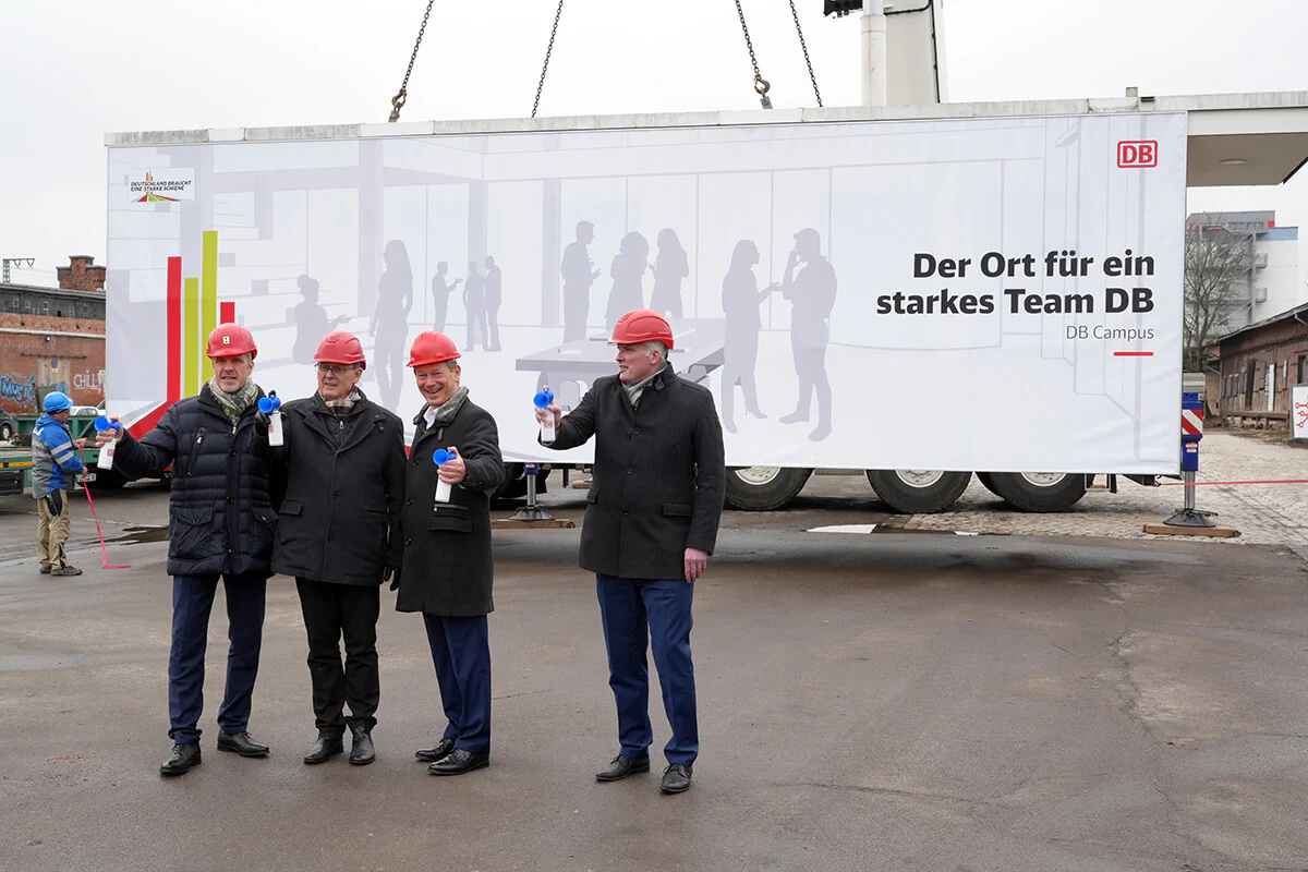 Martin Walden, Bodo Ramelow, Dr. Richard Lutz and Andreas Bausewein celebrate the kick-off of DB experience world. Photo: Deutsche Bahn AG Martin Walden, Bodo Ramelow, Dr. Richard Lutz and Andreas Bausewein celebrate the kick-off of DB experience world.