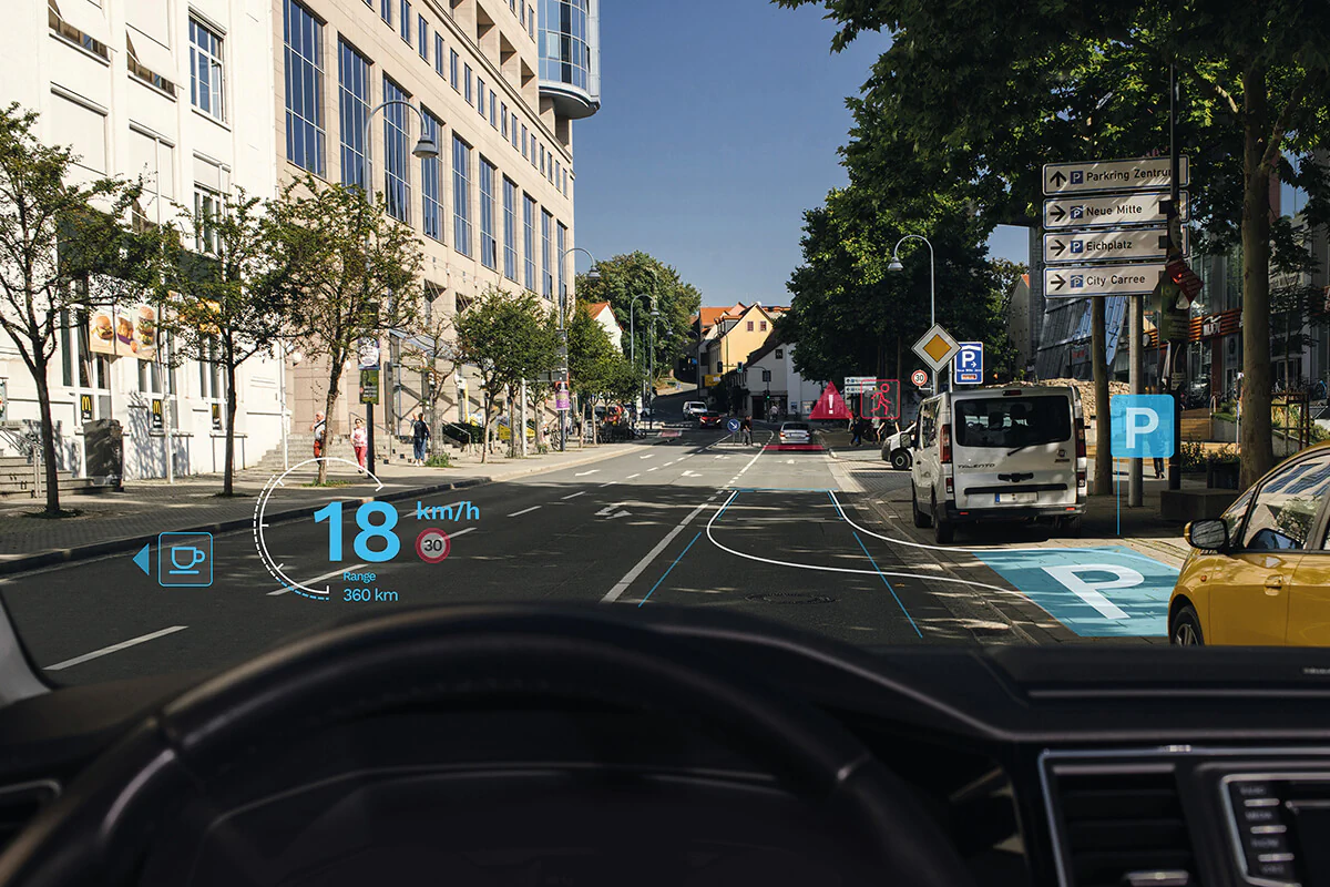 Holografische Augmented Reality Head-up Displays auf Basis der ZEISS „Multifunctional Smart Glass“ Technologie. Bild: ZEISS Holografisches Augmented Reality Head-up Display