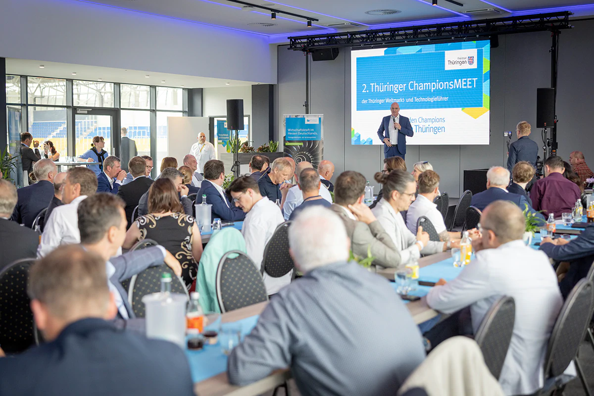 Bild: LEG Thüringen / Paul-Philipp Braun Andreas Krey, Geschäftsführer LEG Thüringen eröffnet das 2. Thüringer ChampionsMEET in der ad hoc Arena in Jena.