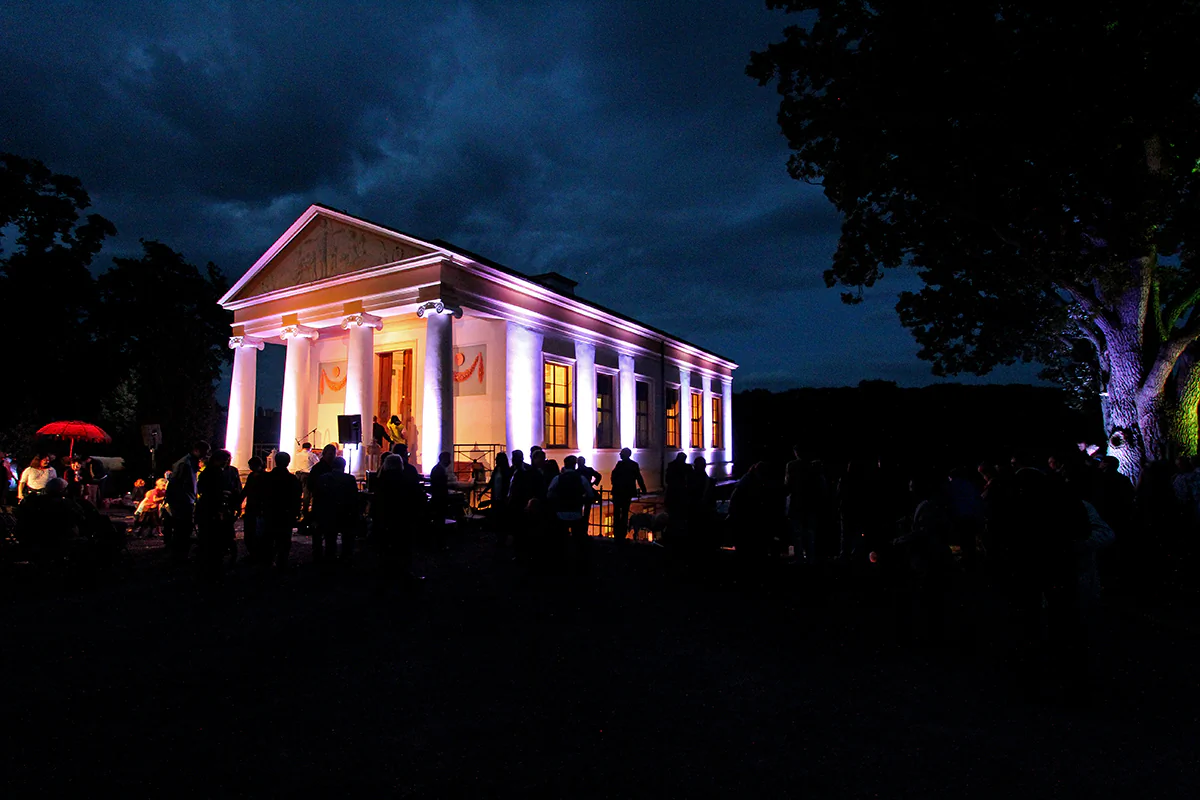 The “Weimar Summer” program also sounds promising. The Roman House in the park on the Ilm is a popular event location.