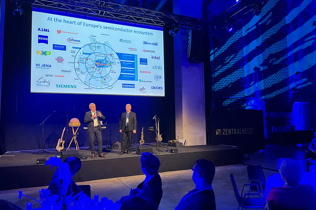 Herbert Stütz, LEG-Abteilungsleiter Wirtschaftsförderung und Prof. Ortlepp, Geschäftsführer des CiS Forschungsinstitut für Mikrosensorik beim Conference Dinner.