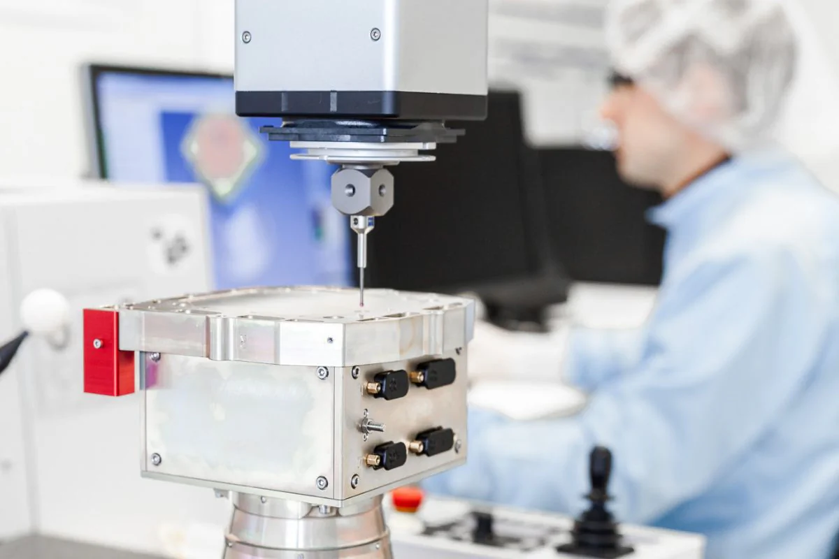 Astro APS, der Sternsensor von Jena-Optronik, in der Produktion