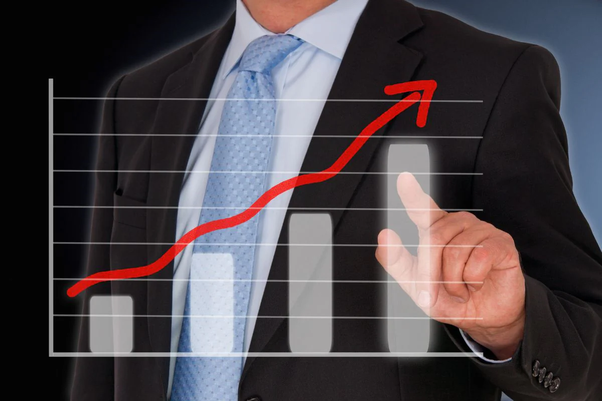 Illustration eines Business-Diagramms mit steigenden Balken und Pfeilen, das Wachstum, Erfolg und finanzielle Entwicklung eines Unternehmens symbolisiert.